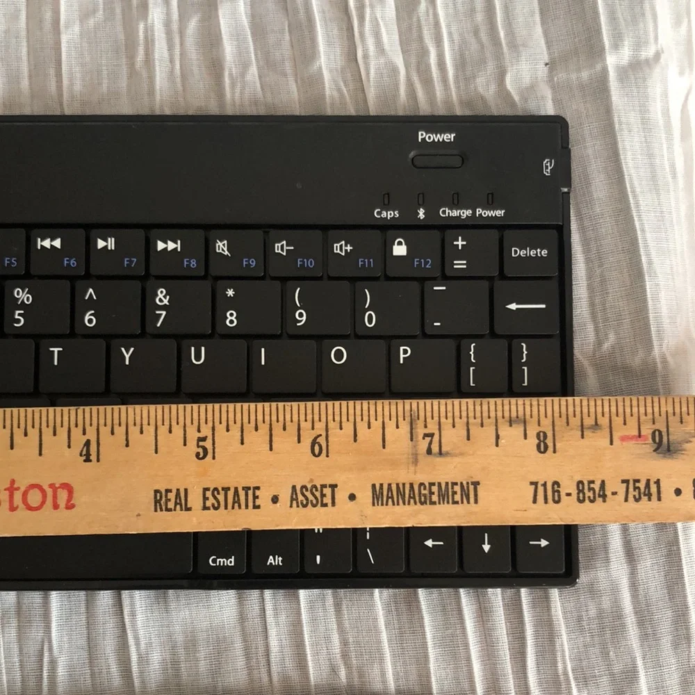 BROOKSTONE MINI TABLET black faux leather ipad blue tooth case & keyboard